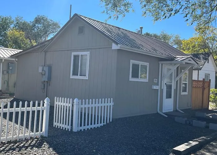 Cheerful Pet-Friendly Bungalow Right In Town