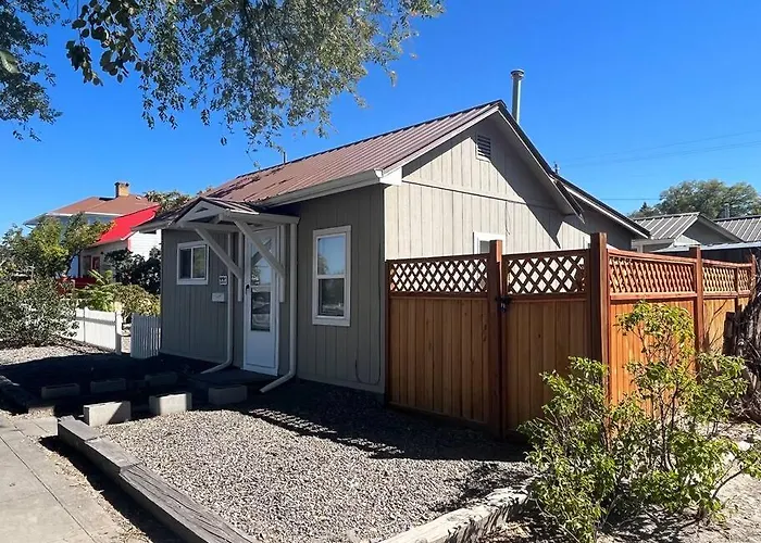 Cheerful Pet-Friendly Bungalow Right In Town