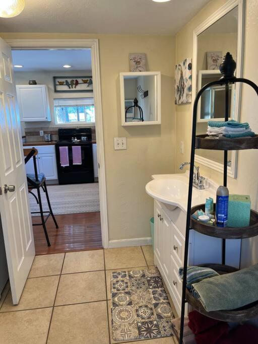 Hébergement de vacances Cheerful Pet-friendly Right In Town Montrose