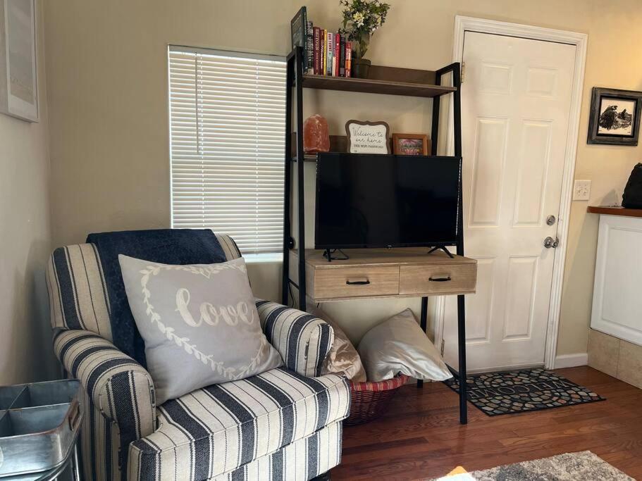 Cheerful Pet-friendly Right In Town