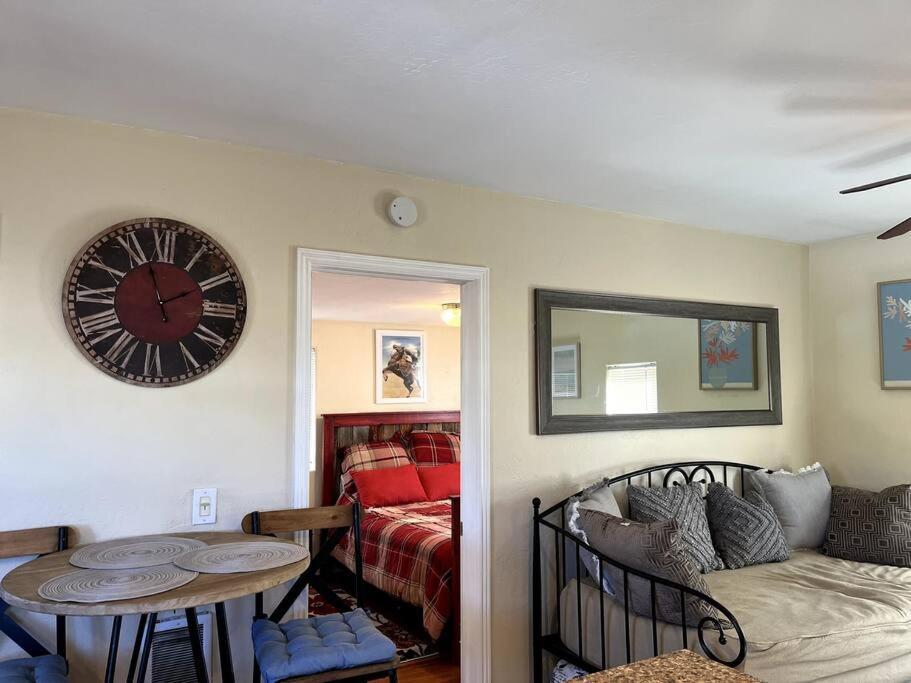 Cheerful Pet-friendly Right In Town Montrose