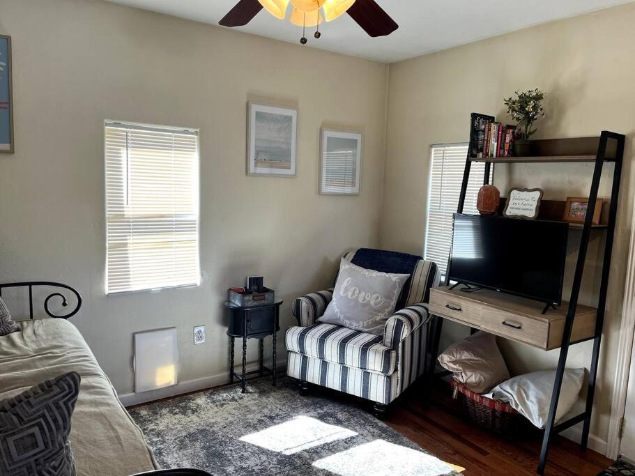 Cheerful Pet-friendly Right In Town