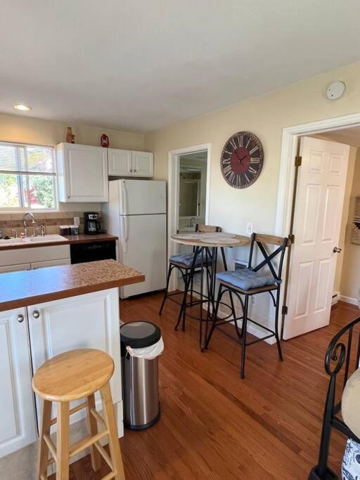 Cheerful Pet-friendly Right In Town Hébergement de vacances *