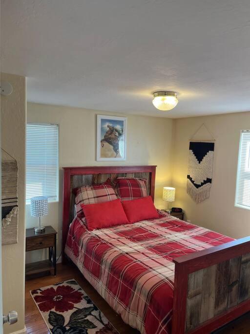 Cheerful Pet-friendly Right In Town * Montrose